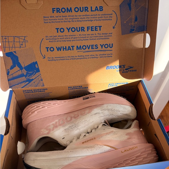 Brooks Launch 11 Women's 8 White Pink Gold Running Shoes - Picture 9 of 10
